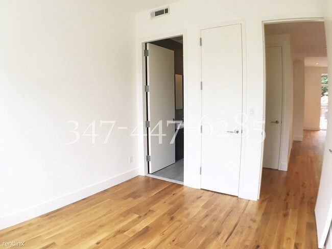 Building Photo - 105 Leonard St