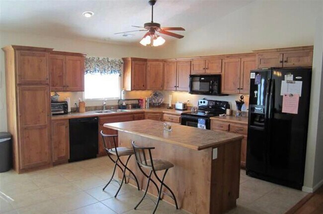 Kitchen - 401 Brookridge Dr