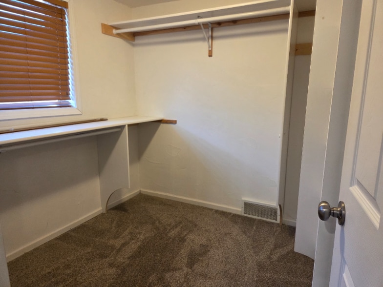 Building Photo - 1871 Shumway Ave