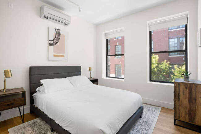 Building Photo - 517 W 45th St