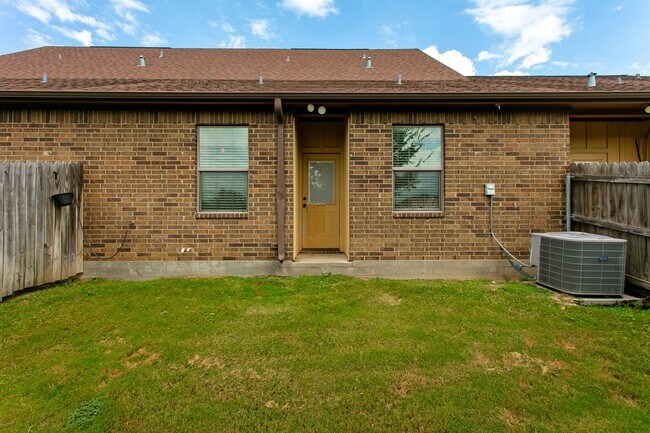 Building Photo - 303 Capps Dr
