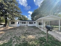 Building Photo - Newly updated 3 Bedroom 2 Bath located in ...