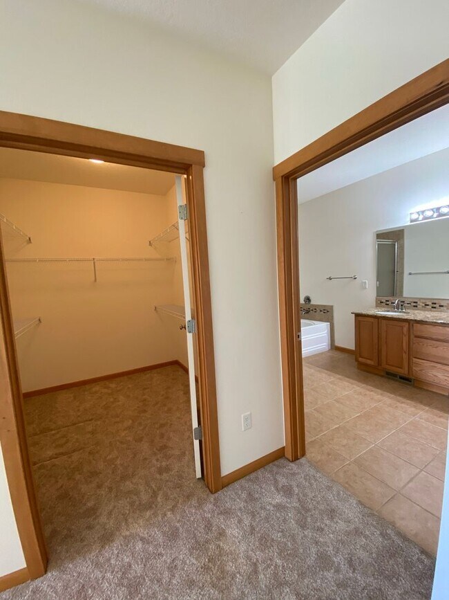 Building Photo - 3511 Hovley Ln
