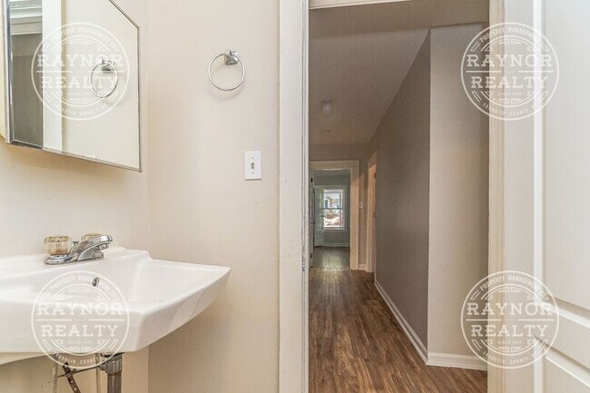 Building Photo - 117 S Briggs Ave