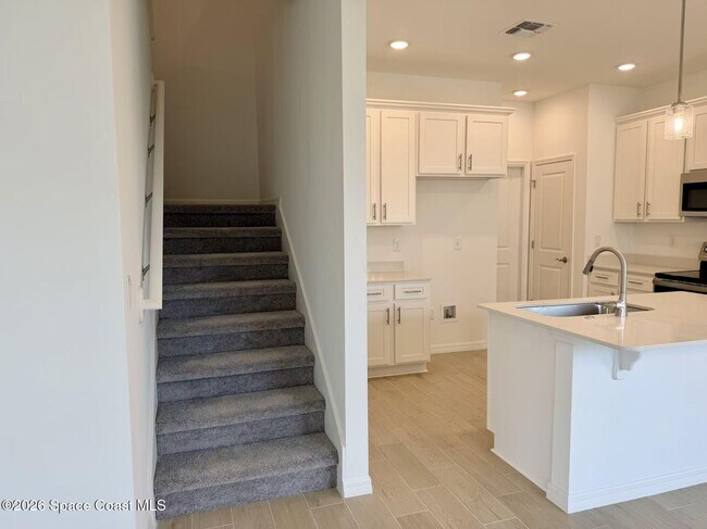 Building Photo - 856 Castleford Ave NE