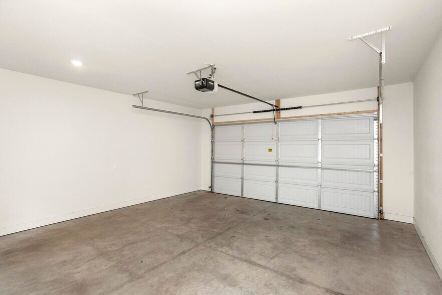 Building Photo - 337 Gatewood Ave