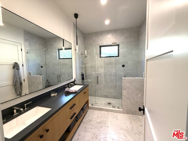 Building Photo - 6025 Paseo Cyn Dr