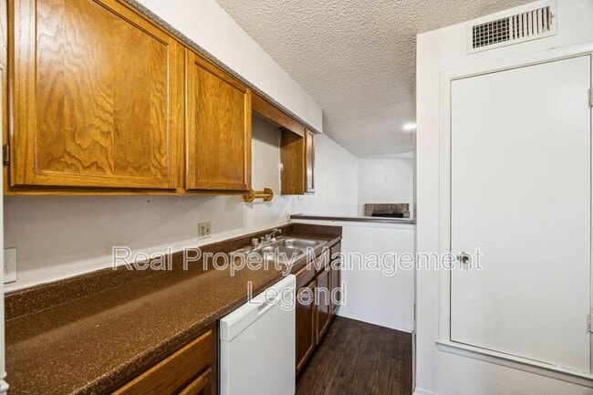 Building Photo - 8109 Silver Creek Rd