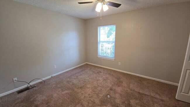 Building Photo - 302 Koon St