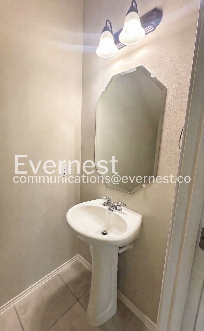 Building Photo - 1722 Davidson Rnch Dr