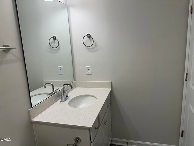 Building Photo - 1359 Hasse Ave