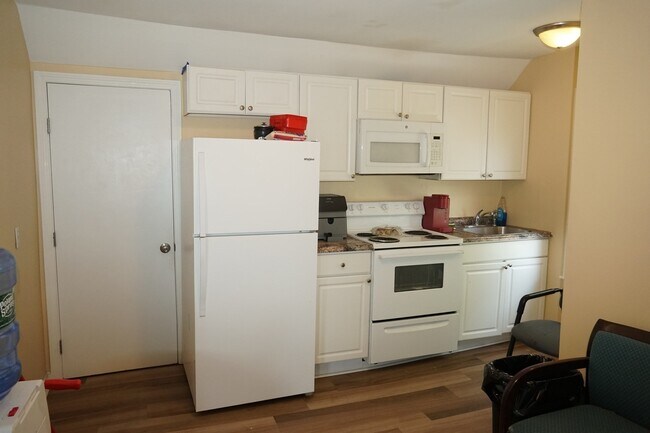 Building Photo - 170 Middleboro Ave