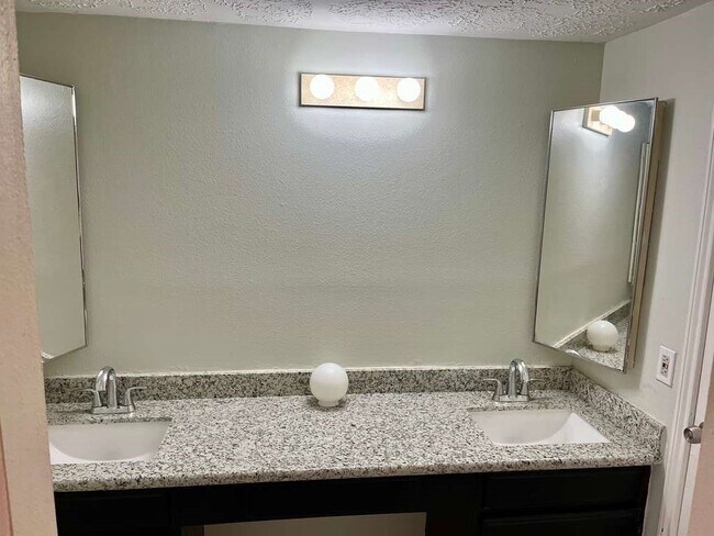 Building Photo - 13511 Quetzal Ln