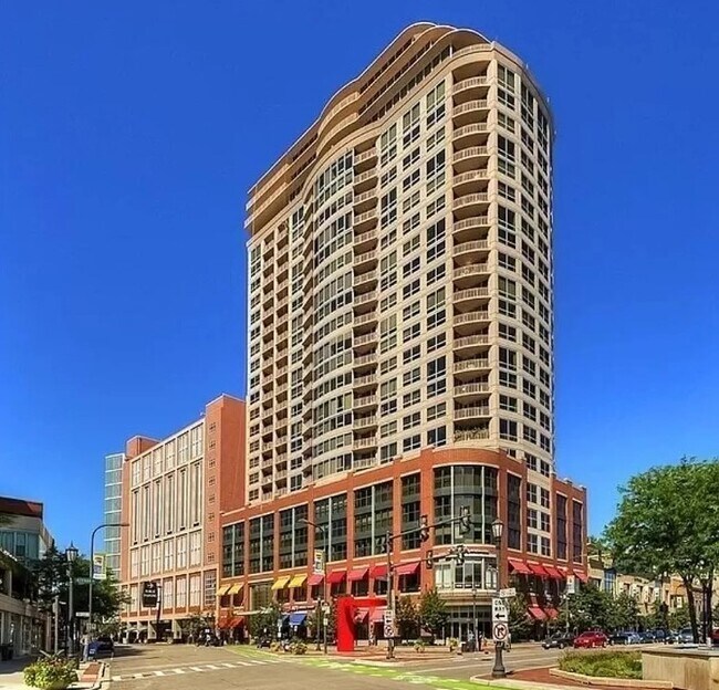 Building Photo - 817 Davis St