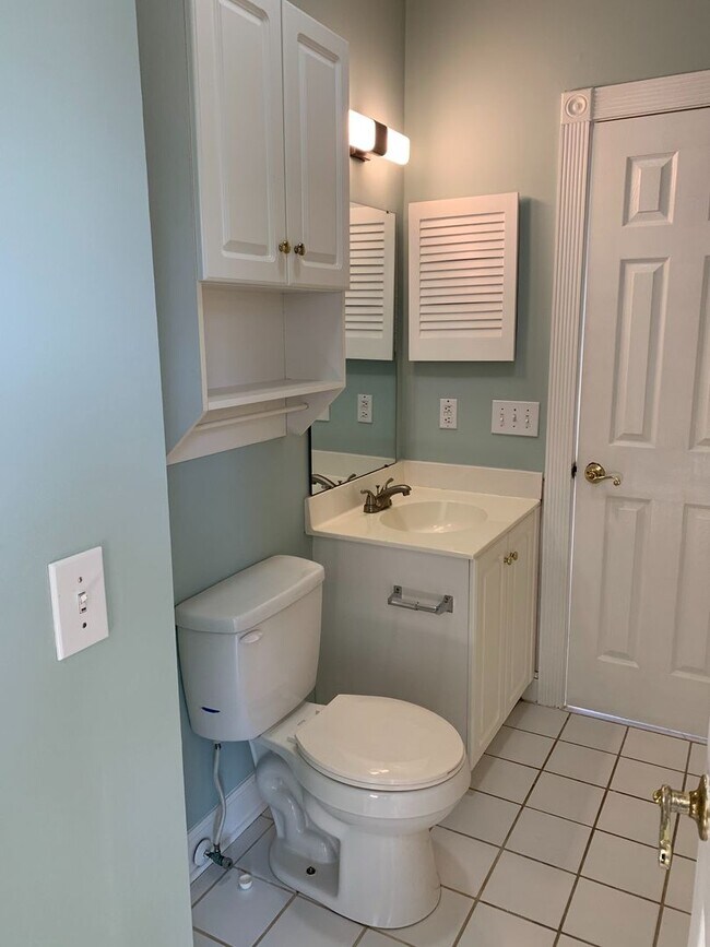 Building Photo - 1 Bedroom Condo in Magnolia place