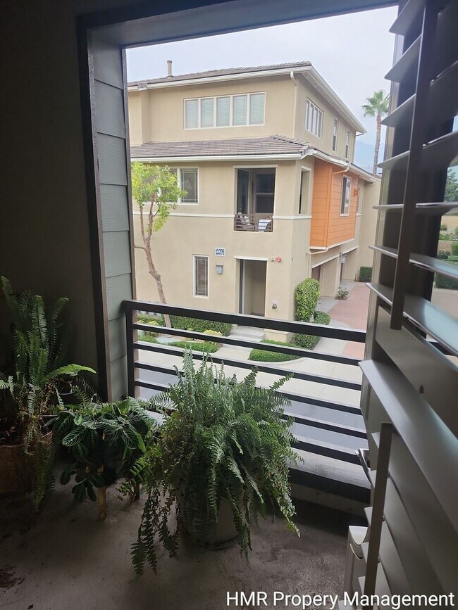 Building Photo - Modern 2-Bedroom Condo Near Victoria Gardens