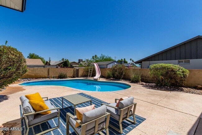 Building Photo - 1628 E Hermosa Dr