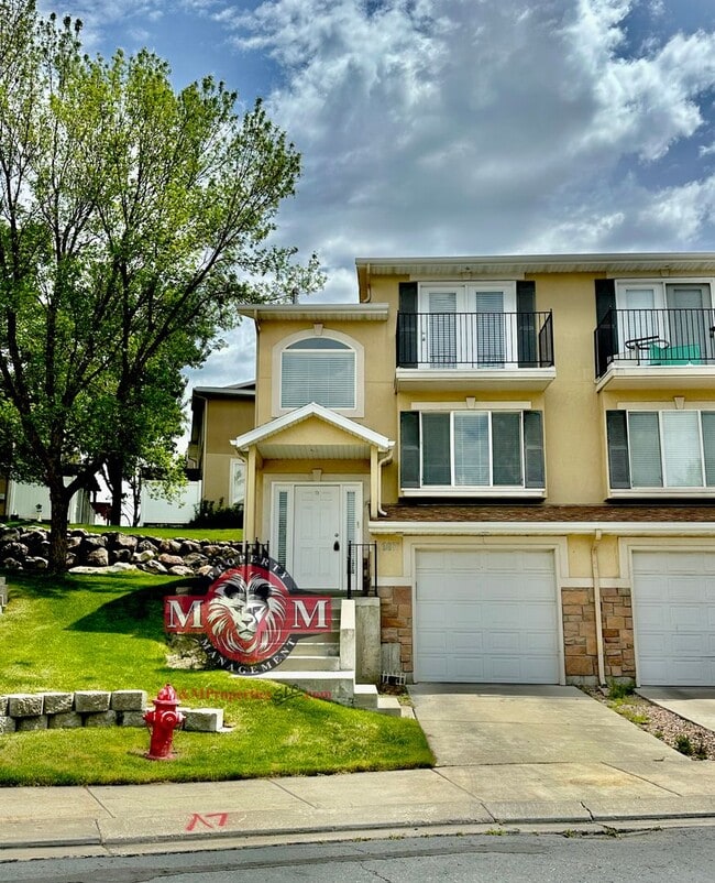 Building Photo - Great 2 Bd 2.5 Bath Townhome in Sandy