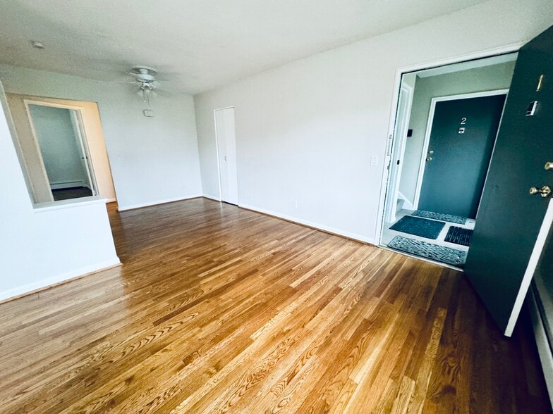 Building Photo - 7803 Lake Ave