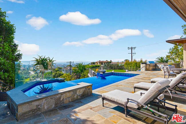 Building Photo - 1120 El Medio Ave