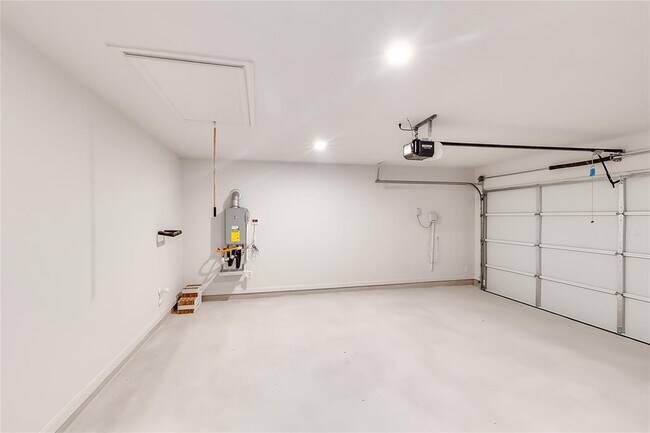 Building Photo - 232 Blackborrow Dr
