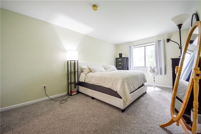 Building Photo - 115 Fillow St