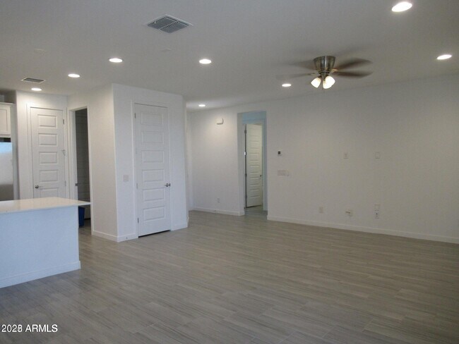 Building Photo - 5834 N 90th Dr
