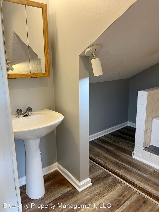 Building Photo - 4 br, 2 bath House - 2103 S Burlington