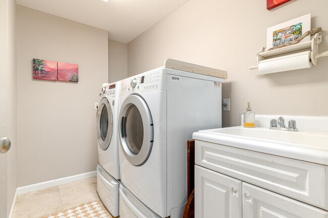 Building Photo - 3842 SW St Lucie Ln