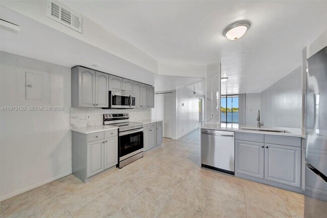 Building Photo - 117 Lake Emerald Dr