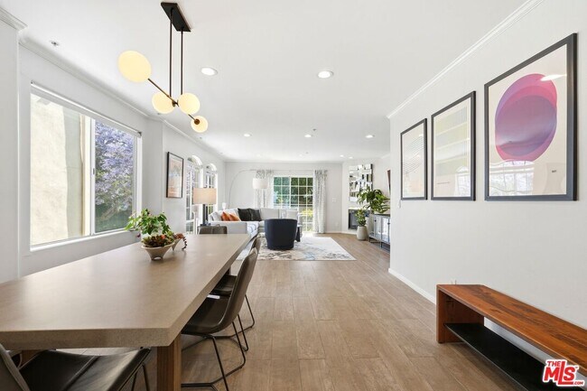 Building Photo - 1842 Greenfield Ave