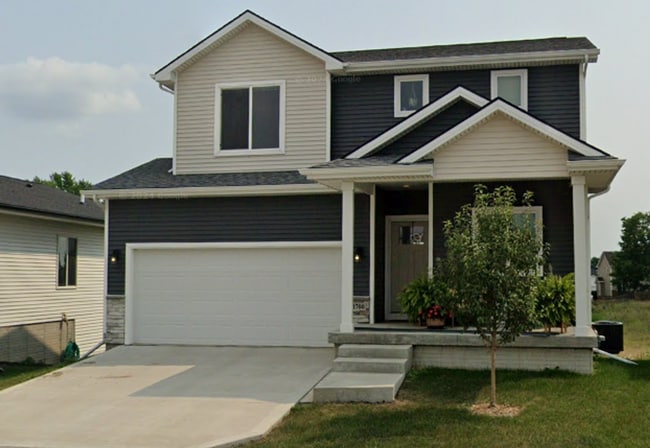Primary Photo - 3 Bed / 2.5 Bath Home in Norwalk. Move-In Special: Get 1 month FREE with an 18-Month Lease!