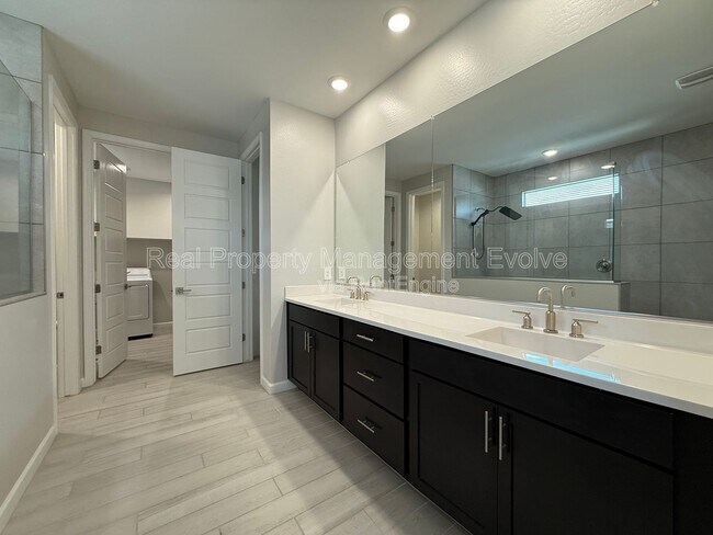 Building Photo - 5118 E Anderson Dr