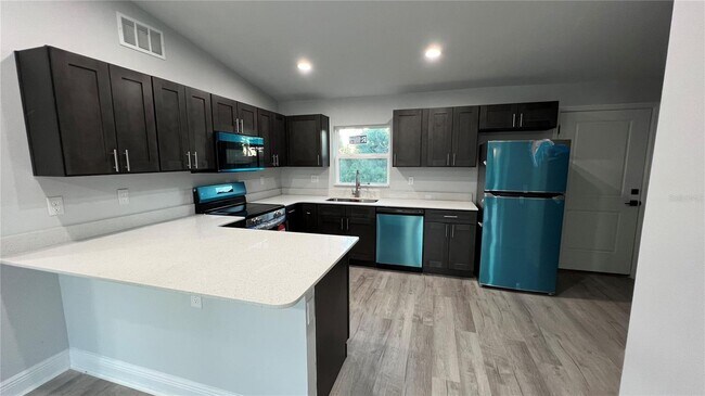 Building Photo - 509 Renault Ave