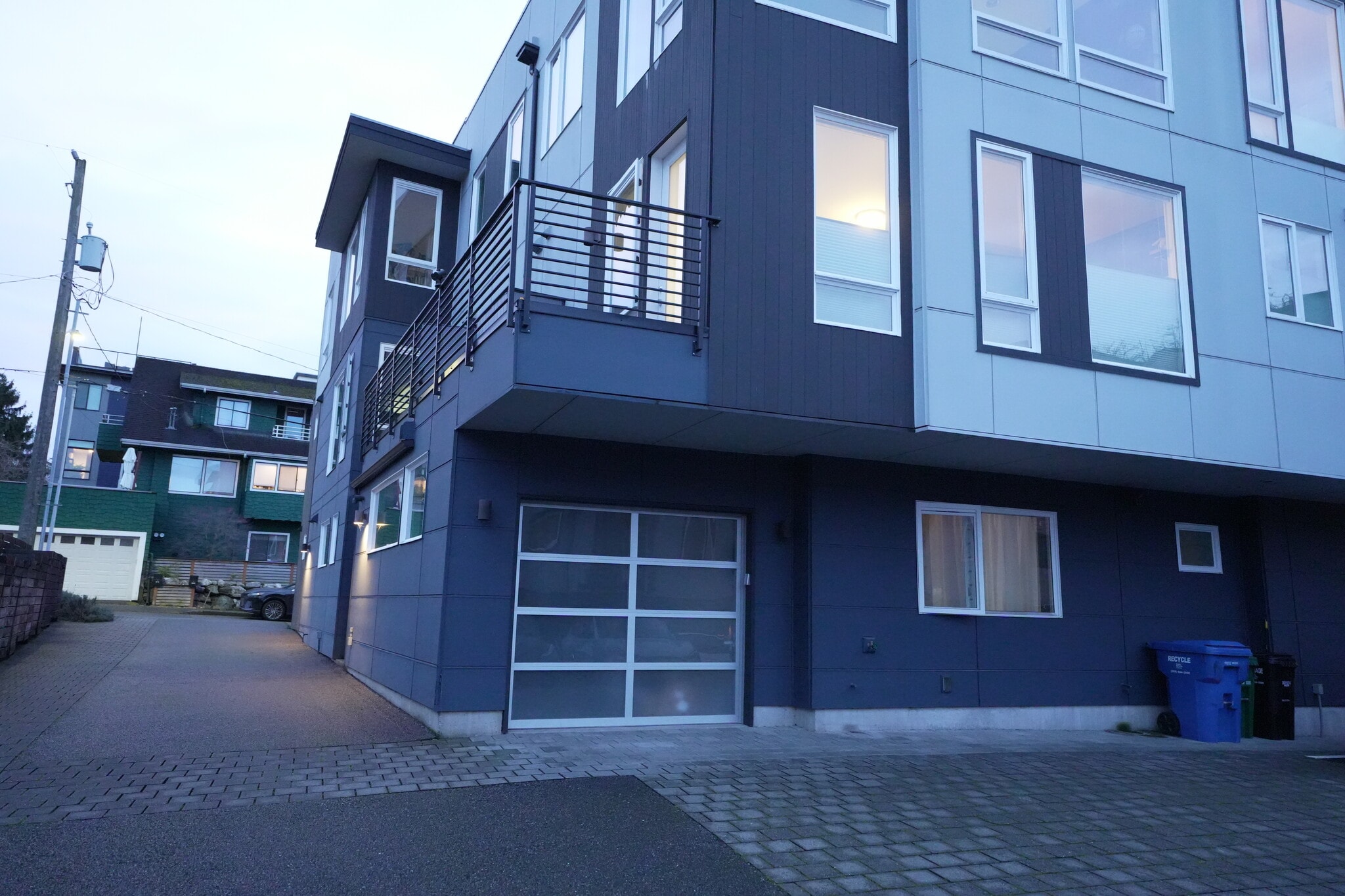 Building Photo - 2064 SW Charlestown St