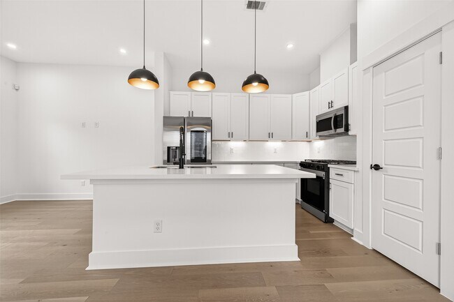 Building Photo - 328 Neyland St