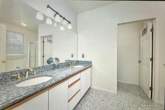 Building Photo - 1422 Fox Pointe Cir