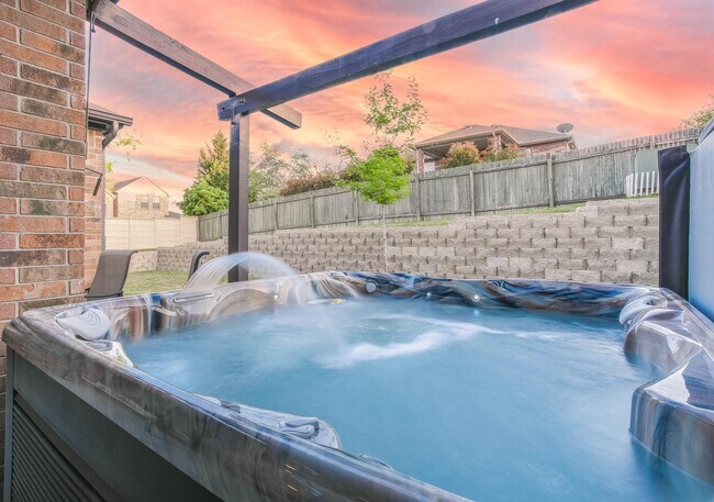 Building Photo - 1427 Sun Garden