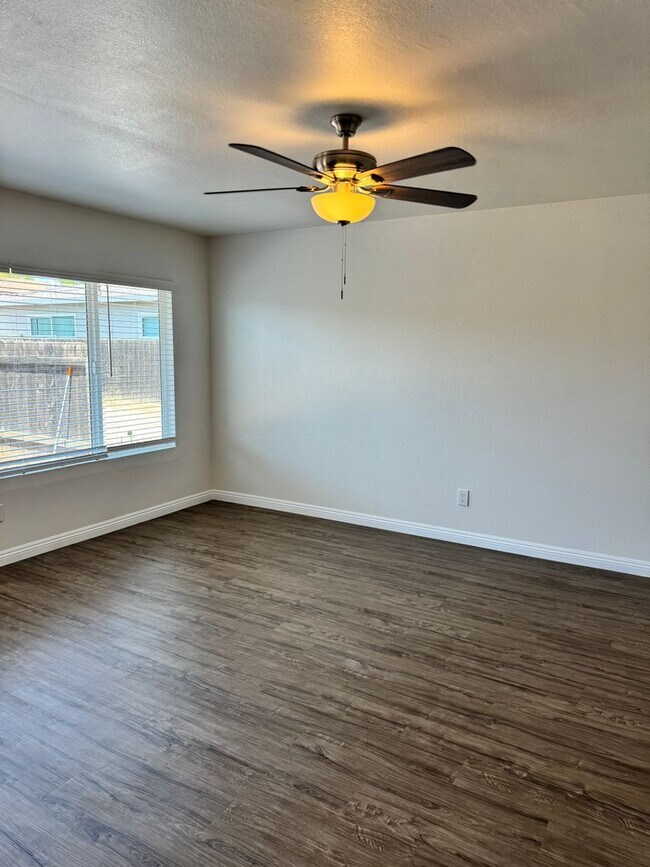 Building Photo - Coleen Ct | 1/2 OFF 1ST MONTH'S RENT SPECI...