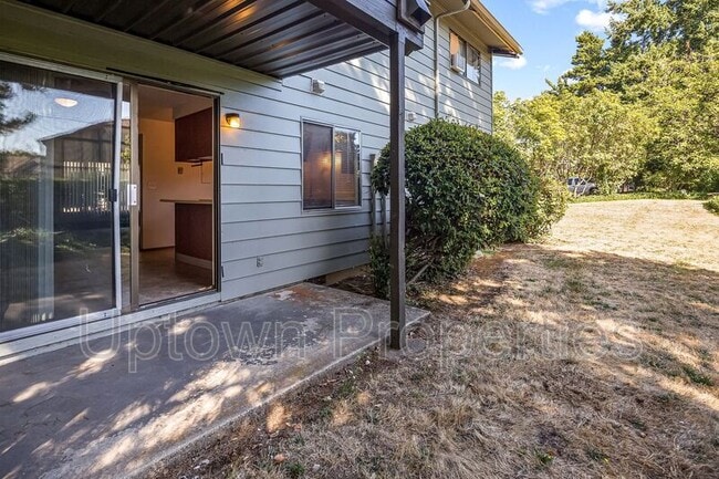 Building Photo - 5660 SW 180th Ave