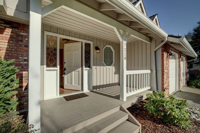 Building Photo - 5Bd/2.5Ba Bellevue Home