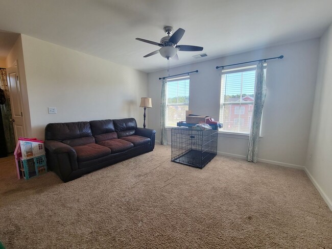 Building Photo - Lovely 3 bedroom, 3.5 bath home in Nellief...