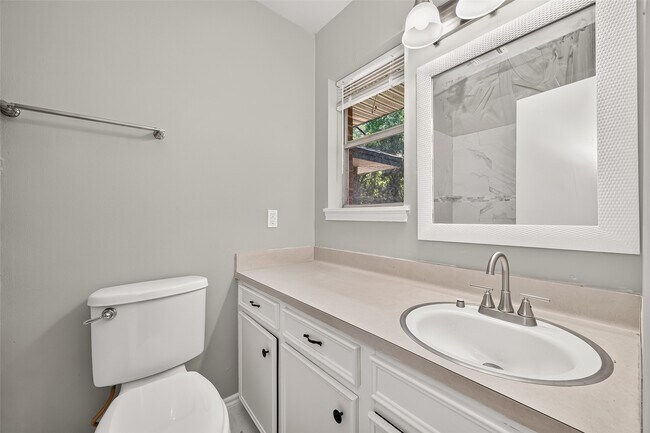 Building Photo - 611 Dogwood Trail