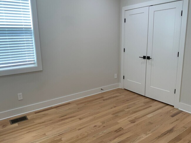 Building Photo - Fabulous Home In West Nashville