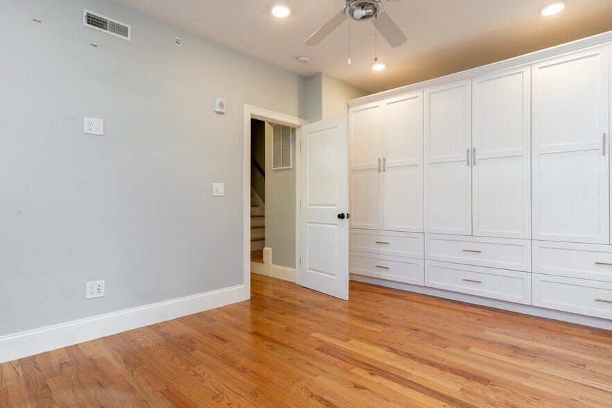 Building Photo - 2767 Washington St