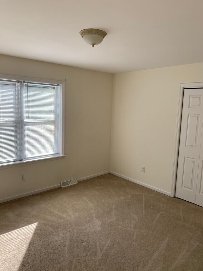 Building Photo - Beautiful Single Family For Rent NOW! Must...