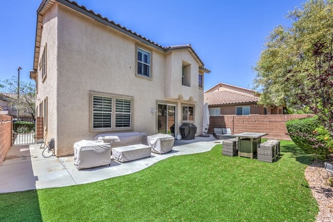 Building Photo - Newly Upgraded 4 Bedroom Home