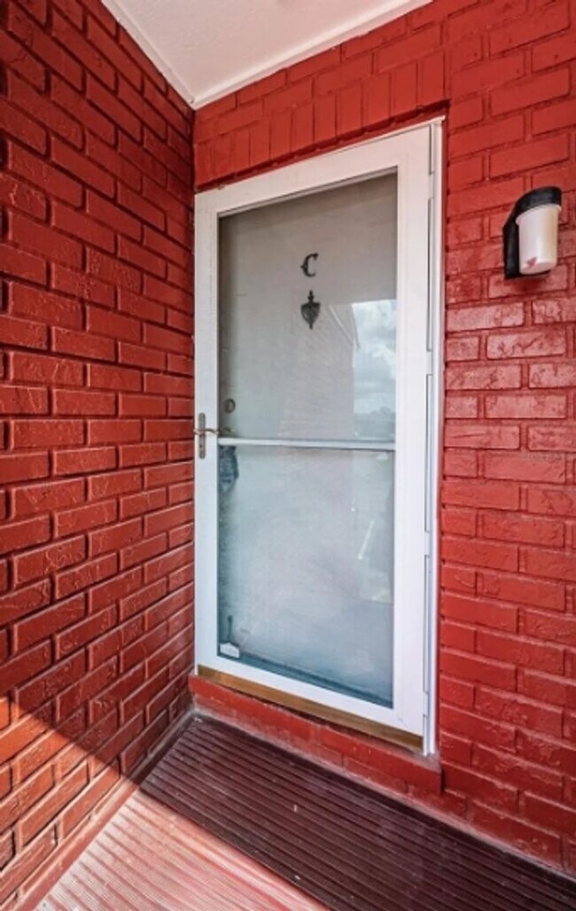 Building Photo - FOR RENT – CHARMING 1-BEDROOM CONDO IN SAINT PETERSBURG, FL