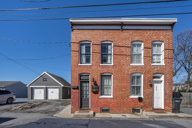 Building Photo - 617 N Maxwell Ave