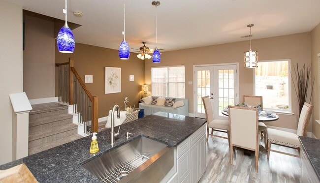 Building Photo - 1700 Perez St